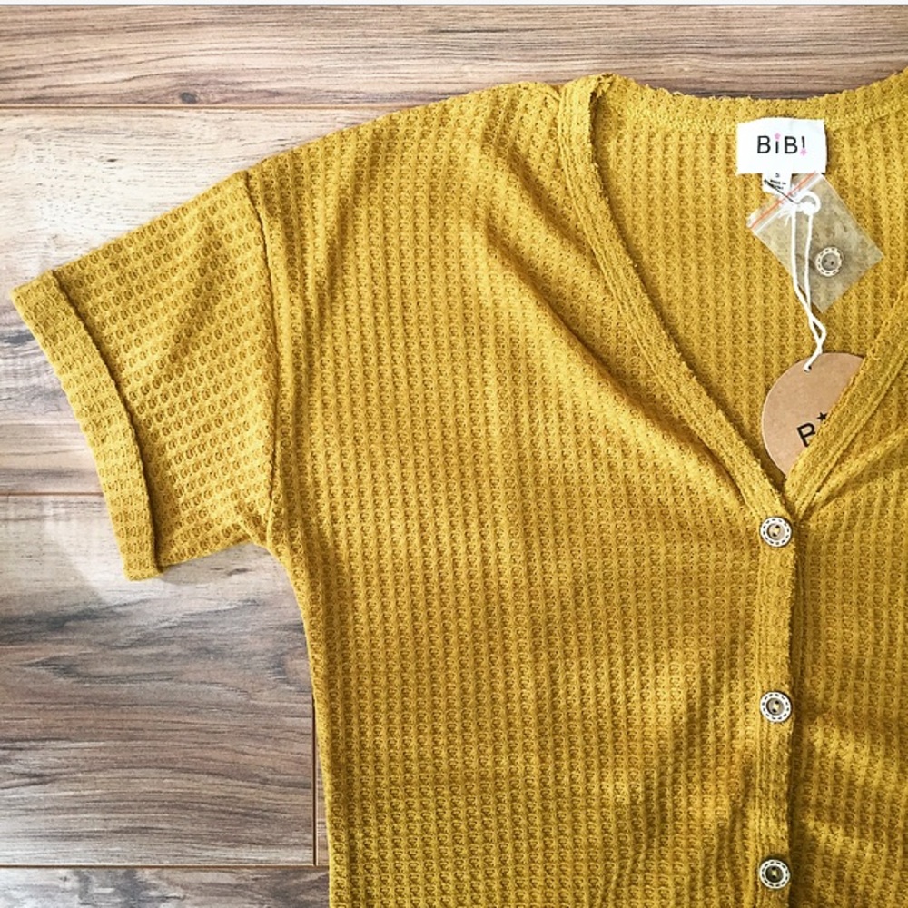 Waffle knit mustard yellow top. - Picture 5 of 5